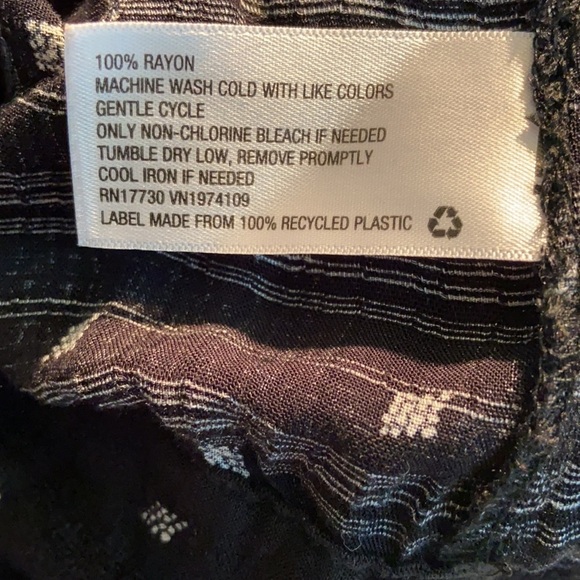 Universal Thread Women’s Black and White Short Sleeve Top Blouse Size XL - Picture 5 of 5